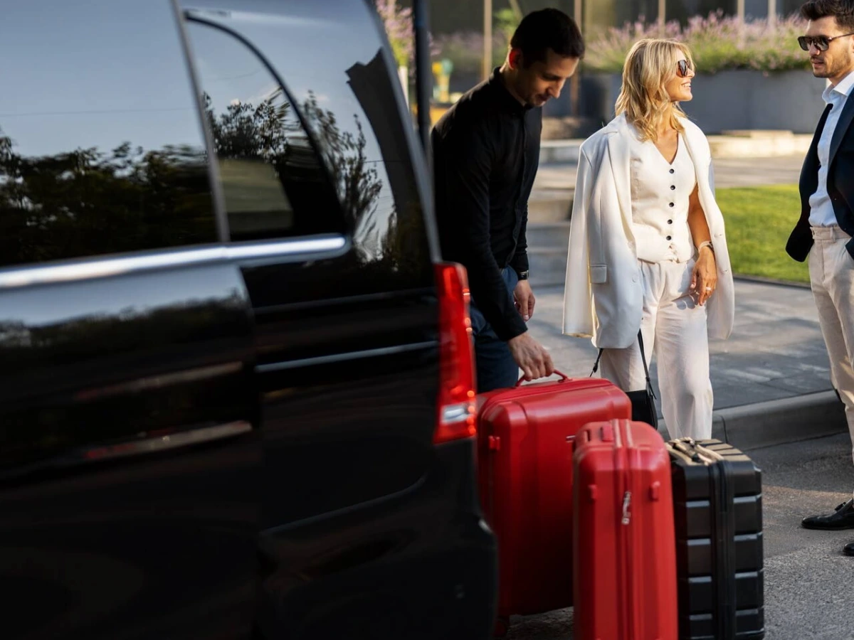 Call Lux Drive London We Pick Up You From AnyWhere In The London - Book Our Executive Heathrow Airport Transfer Service