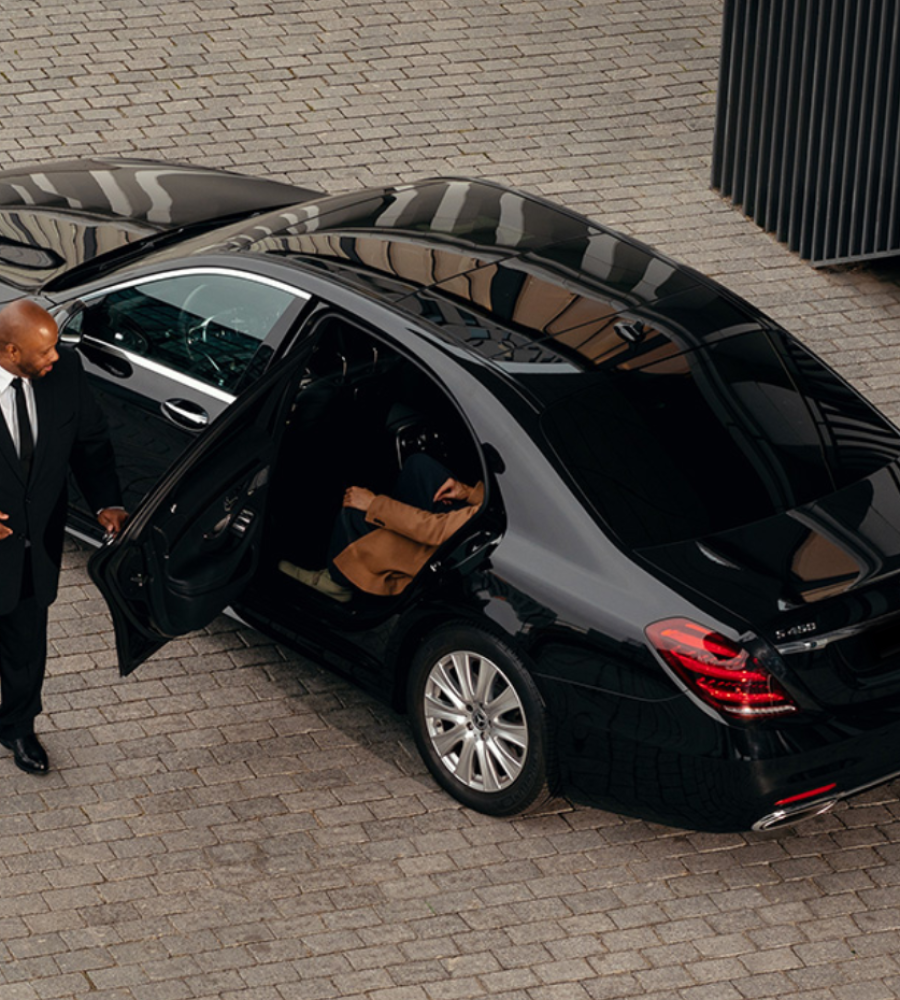 Luxury Chauffeur Hire Brentford Book Car For Brentford To Heathrow, Luton, Gatwick and All over UK airports